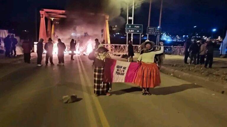 bloqueos en puno paralizan tránsito hacia bolivia y afectan al turismo y comercio regional