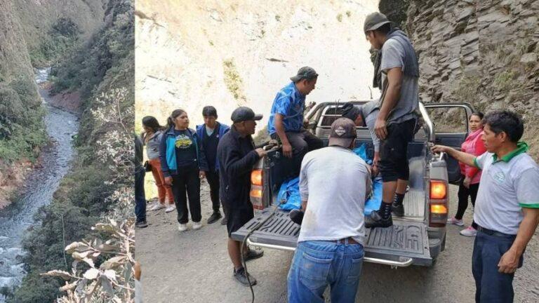 puno: comienza el rescate de los cuerpos de los pasajeros de un bus que cayó esta madrugada al río inambari, en la zona de sandia