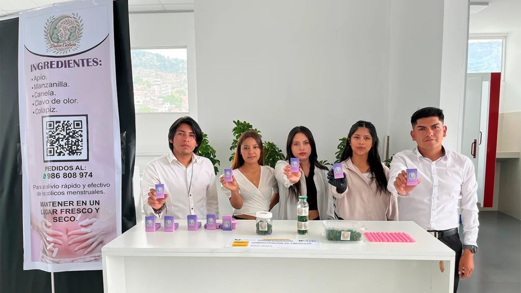 jóvenes de instituto ayacuchano lanzan gomitas naturales para aliviar cólicos menstruales y buscan certificar su producto