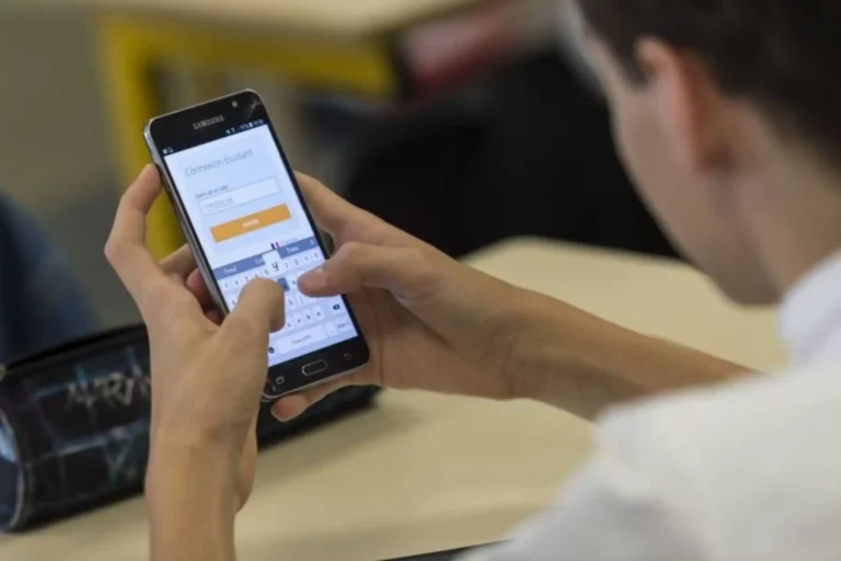 prohíben celulares escolares