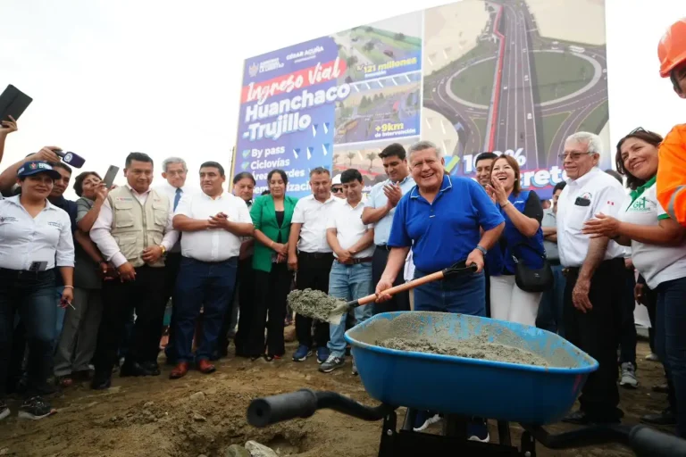 paralizan obra huanchaco portada