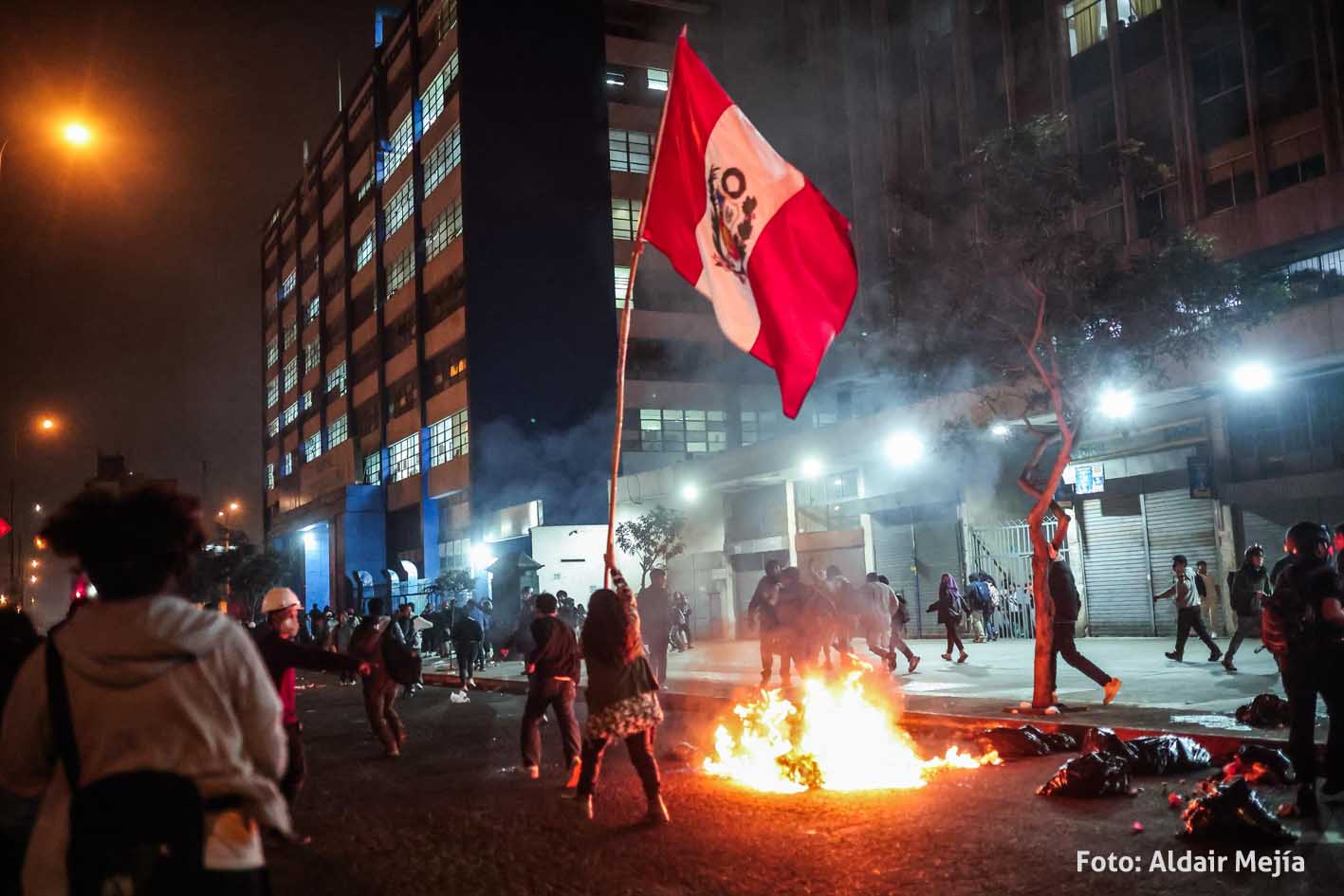 marcha de la generación z nuevamente reprimida tras intento de llegar al congreso