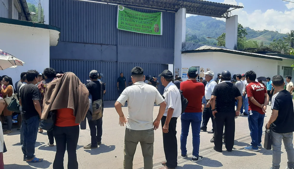 agricultores de naranjillo tomaron planta de cacao y café en tingo maría para "recuperar sus bienes"