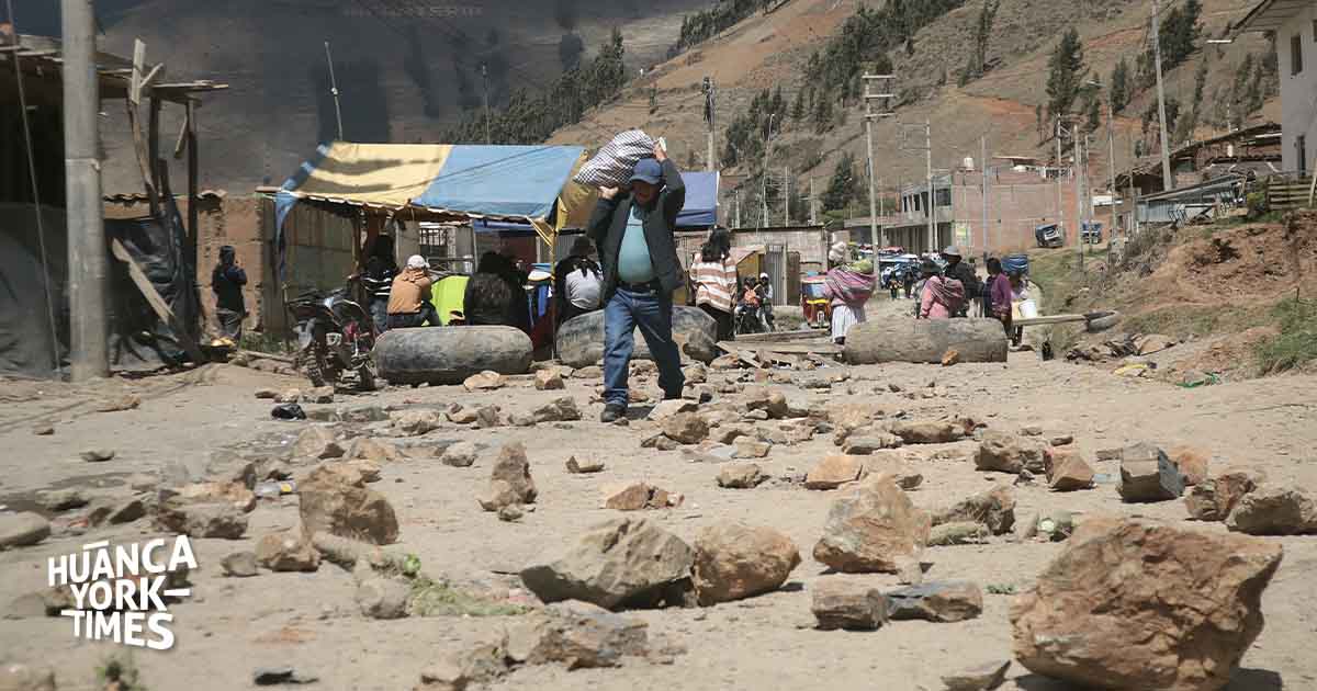 “¿Para qué abrir más universidades sin laboratorios?”: alumnos de la UNAT bloquean carreteras a Pampas