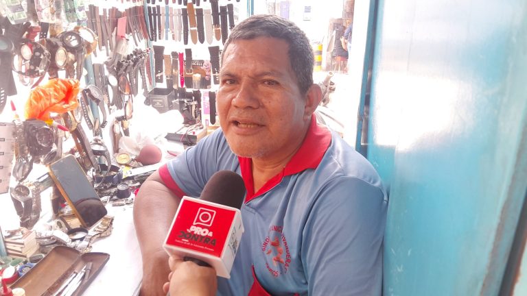 loreto: alcalde maynas viaja a brasil y trabajadores vivanderos le acusan de maltratarlos