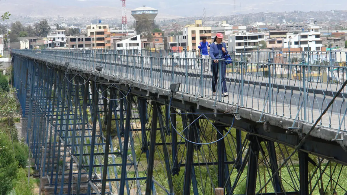 arequipa: tras robo de luces del puente de fierro, anuncian nueva iluminación