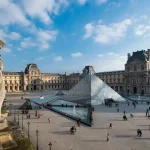museo del louvre portada