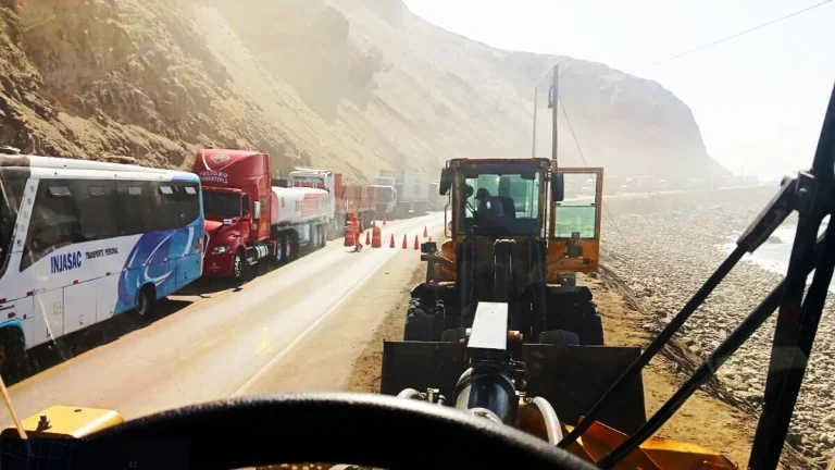 arequipa: pasajero falleció tras bloqueo de tramo en panamericana sur por derrumbe