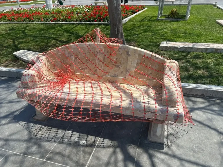 bancas de la plaza primera