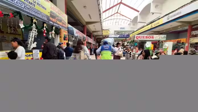 Pasajeros abarrotan terminal terrestre de Ayacucho mientras boletos a Lima superan los 200 soles