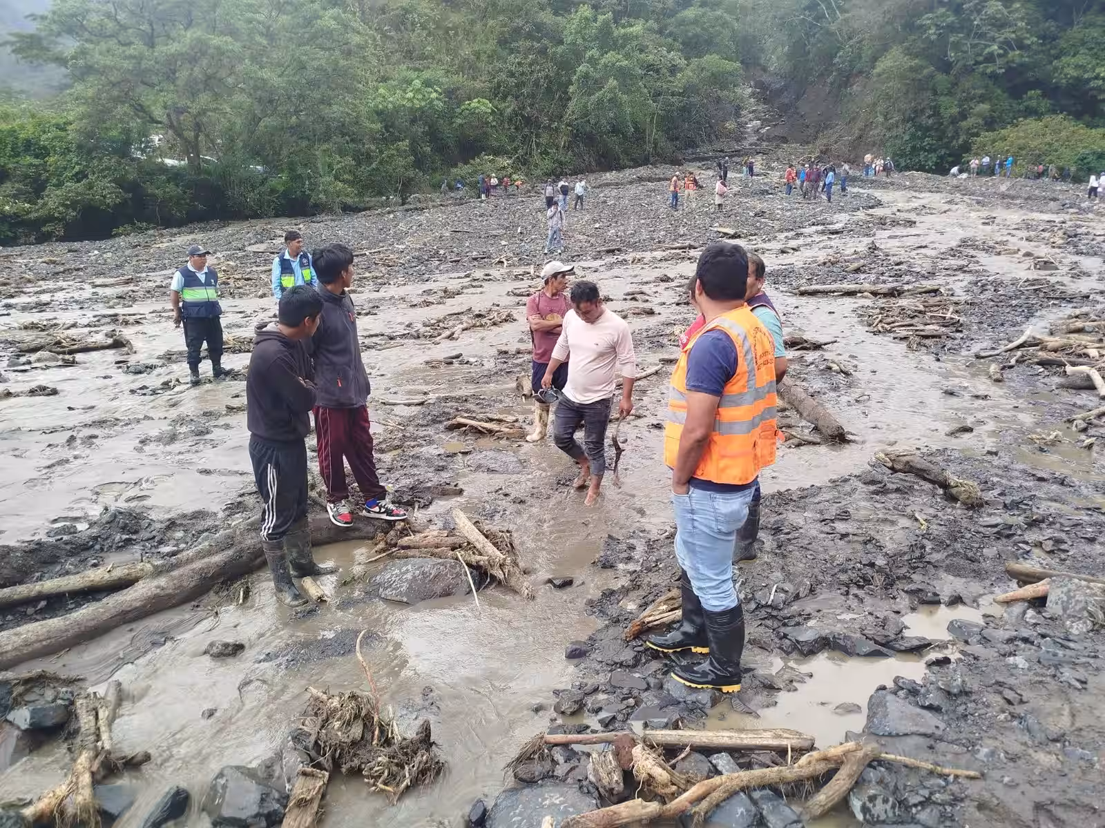 cusco: un desastre natural en yanatile deja comunidades aisladas y destruye puente principal en la provincia de calca