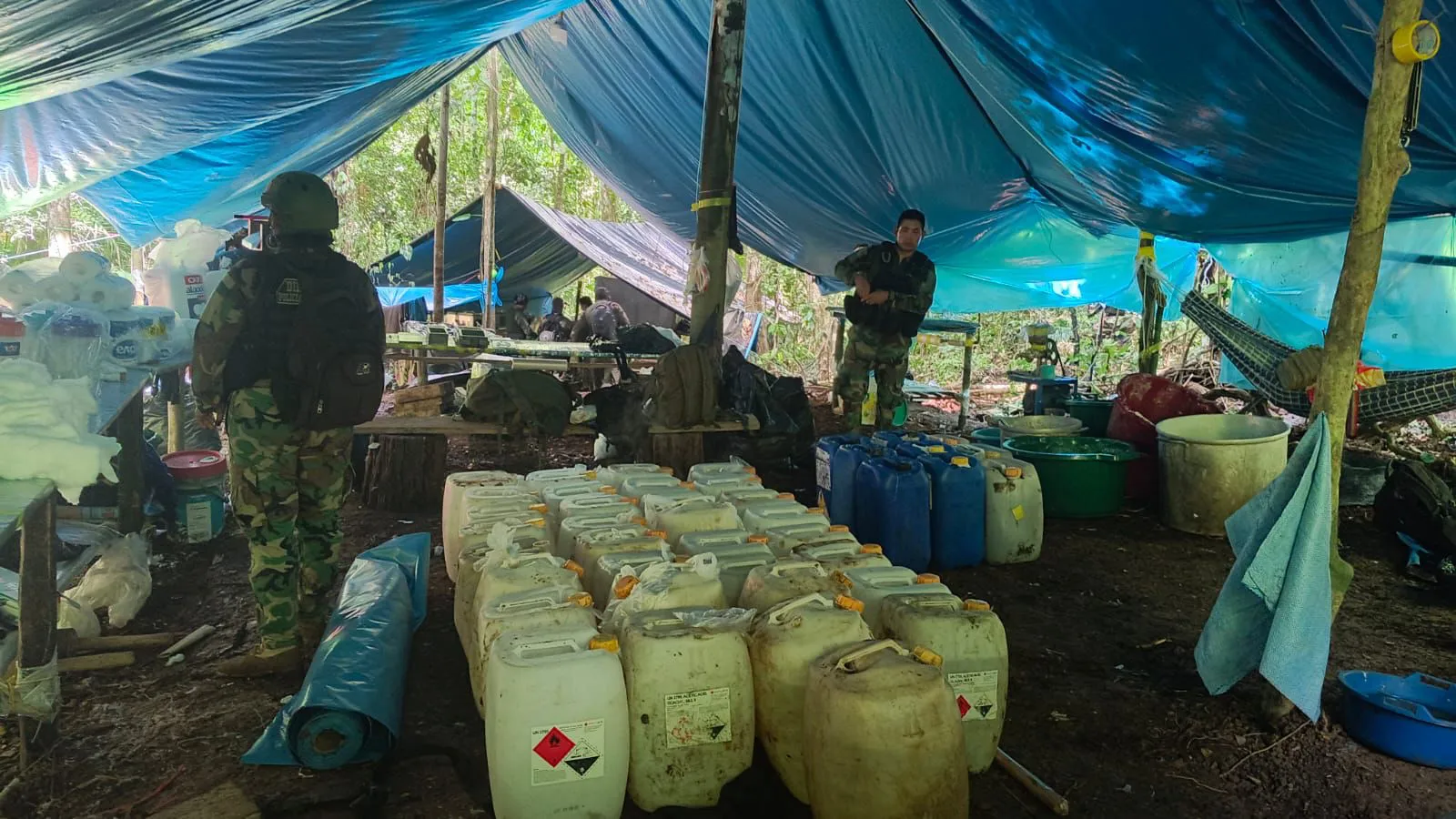 Operativo helitransportado incauta 95 kilos de cocaína y destruye un laboratorio en Yuyapichis