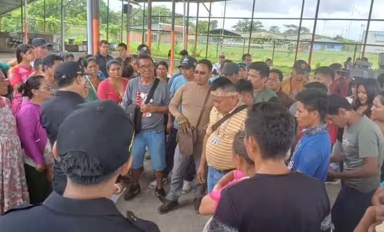 loreto: comunidades indígenas toman lote 8 en trompeteros