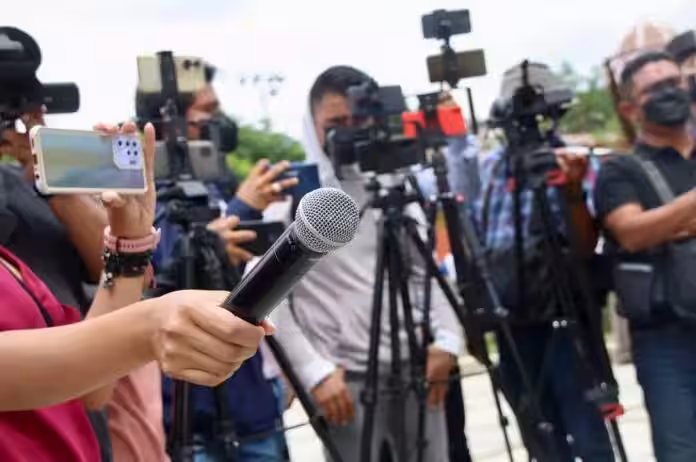 Cuatro muertes y 458 ataques a la prensa en 2025, el año más letal para el periodismo