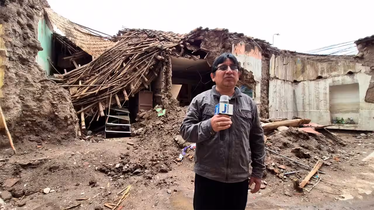 centro histórico de huamanga: colapsa parte del colegio 9 de diciembre por antigüedad y lluvias