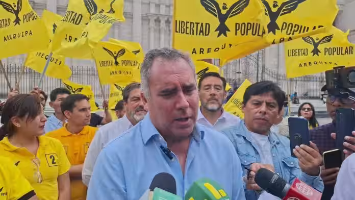 Candidato Rafael Belaúnde ofrece mejorar el SIT y arreglar problemas en el aeropuerto de Arequipa