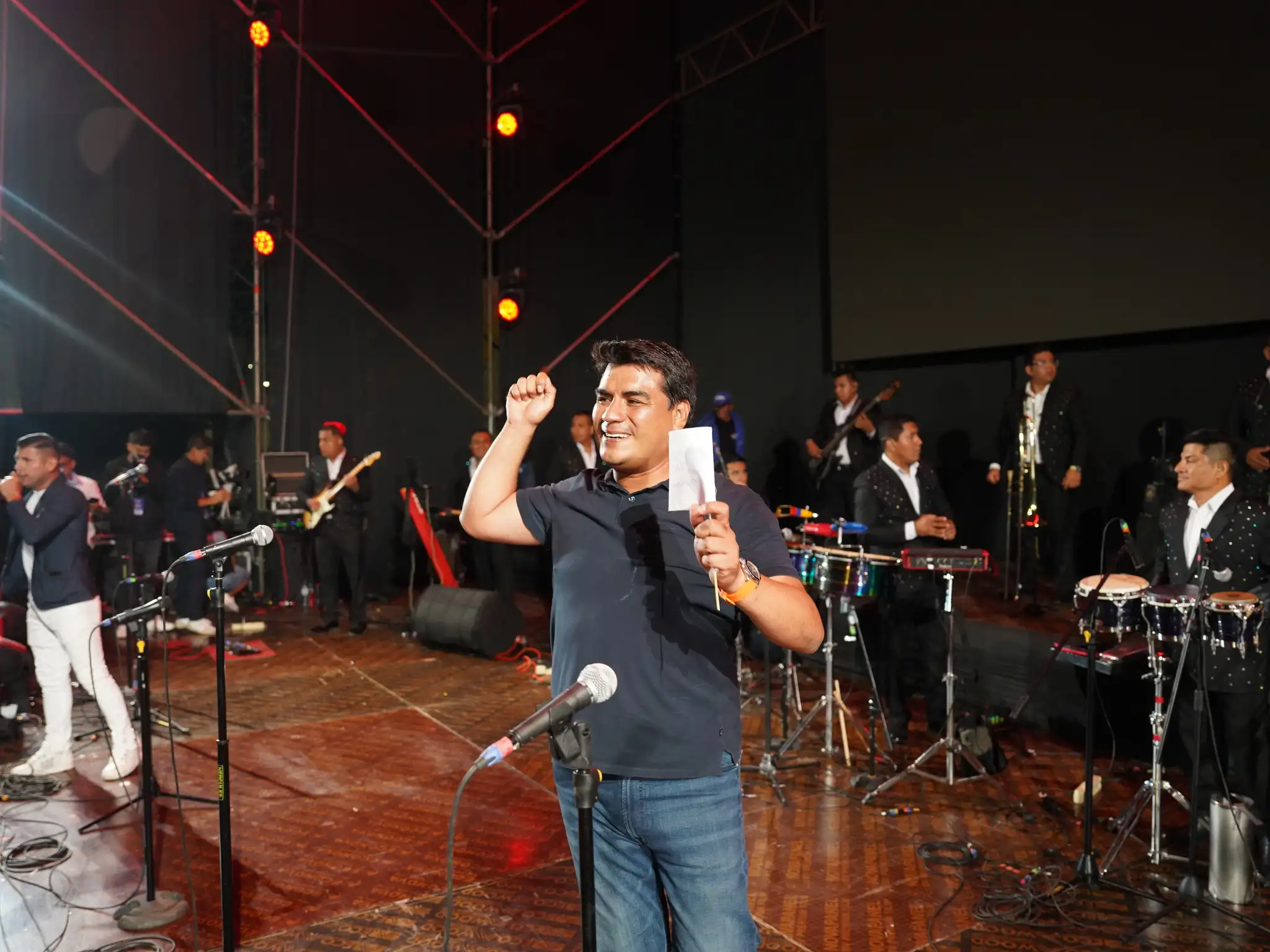 El gerente municipal, Luis Guillén, salió a declarar tras revelarse que la gestión del alcalde apepista Mario Reyna, desplifarró un cuarto de millón de soles.