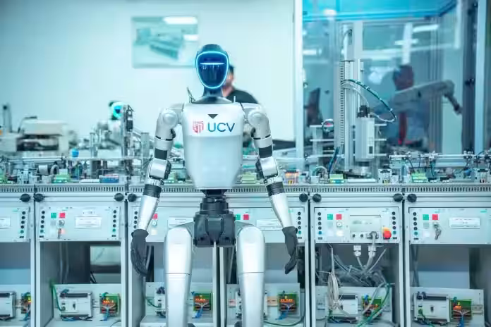 UCV impulsa la educación del futuro con robots humanoides y tecnología de vanguardia