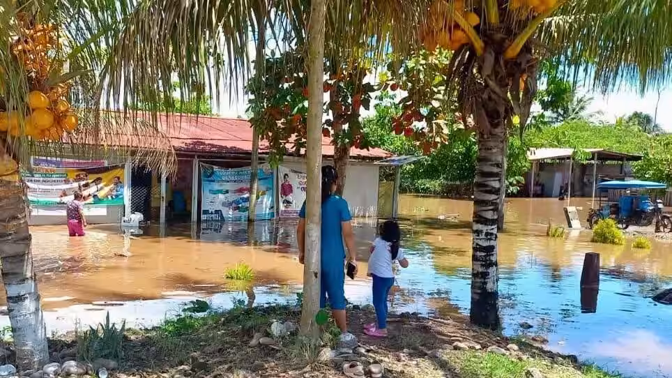 lluvias persistentes provocan inundaciones en huánuco y activan alerta naranja del senamhi