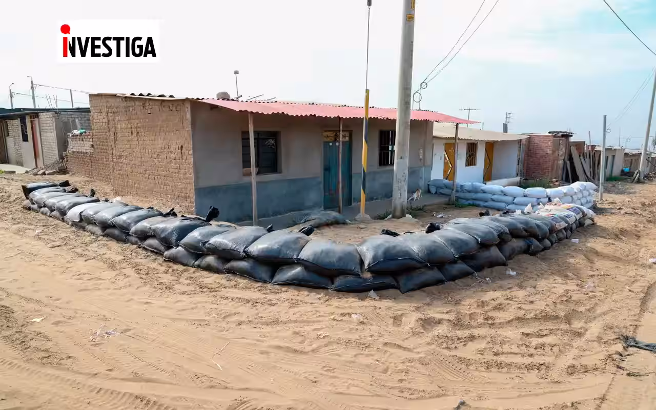 municipalidad de trujillo proteje casas con sacos de arena