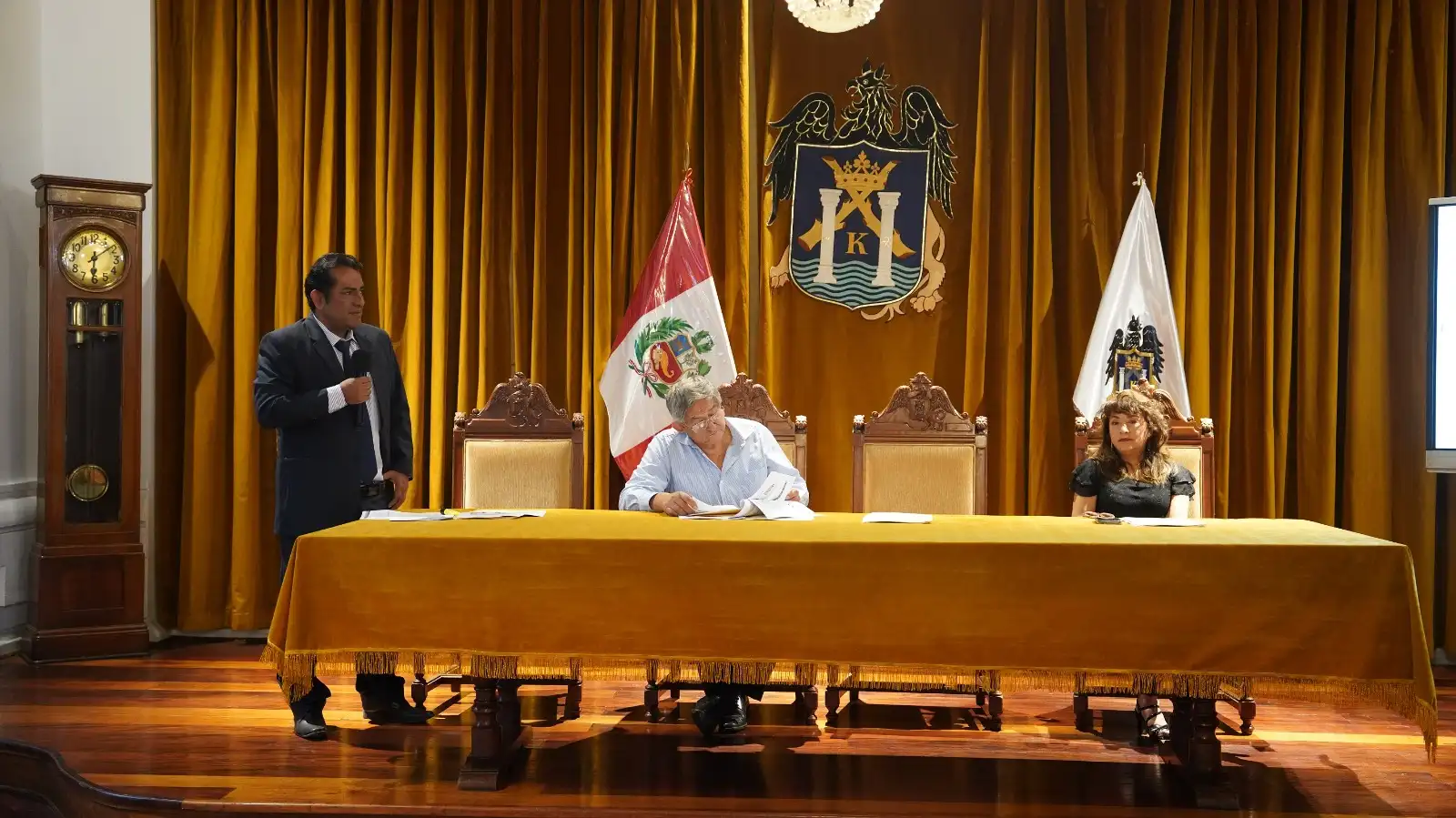 No fue el alcalde de Trujillo, Mario Reyna, quien salió a defenderse tras revelarse el gasto en la fiesta de diciembre pasado, sino que envió a su gerente municipal para justificar lo injustificable.