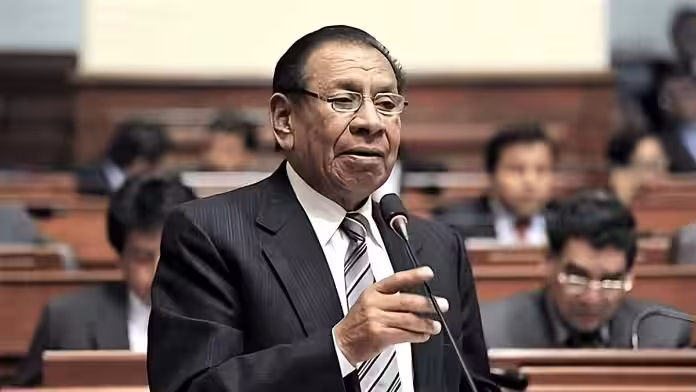 Elecciones 2026: Justiniano Apaza plantea que la consulta previa minera sea de carácter vinculante