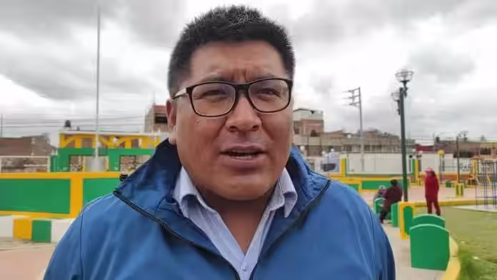 Juliaca: Exconsejero denuncia maniobras de Hancco para mantenerse en el poder