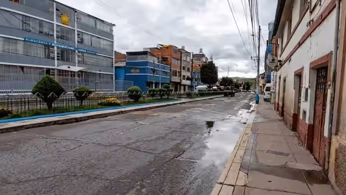 Transportistas de Puno acatan paro y advierten alza de pasajes