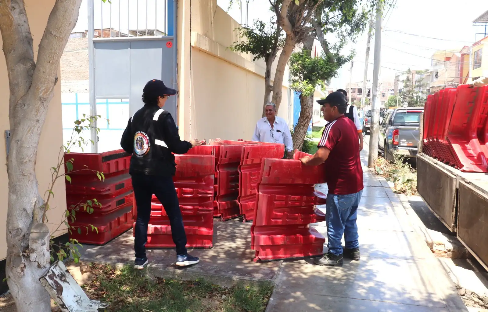 El alcalde apepista Mario Reyna, ha tenido que desempolvar las barreras que adquirió el vacado alcalde Arturo Fernández, al que tanto criticó. 