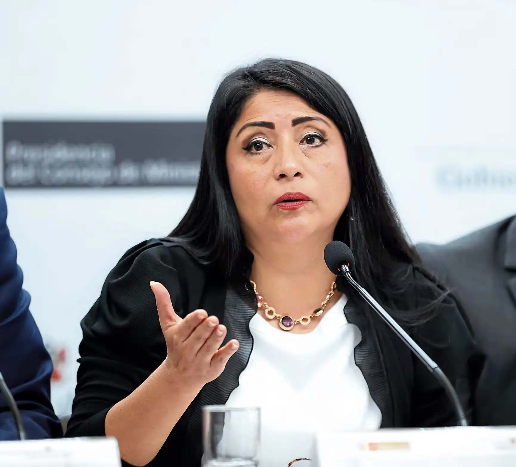 Denisse Miralles, renunció sorpresivamente a la presidencia del Consejo de Ministros, un día antes de solicitar voto de confianza al Congreso.