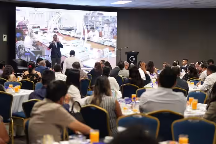 UCV reúne a líderes de diversos sectores para fortalecer la formación profesional de sus estudiantes