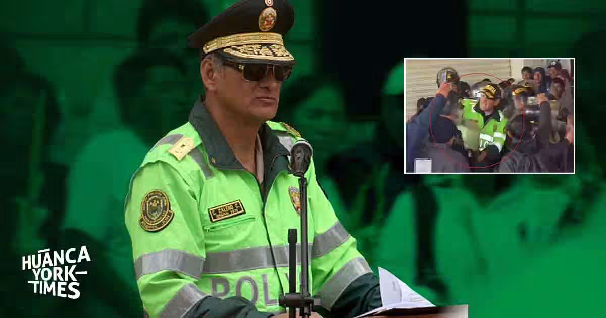 suspenden a general de la pnp tras video donde golpea casco de suboficial durante protesta