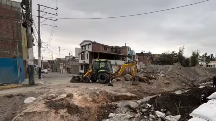 Tras dos semanas, recién inician instalación de puente Bailey tras desbordes de torrentera en Arequipa