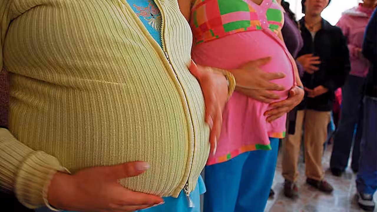 Perú registra caída histórica de la fecundidad y evidencia cambio en prioridades de las mujeres