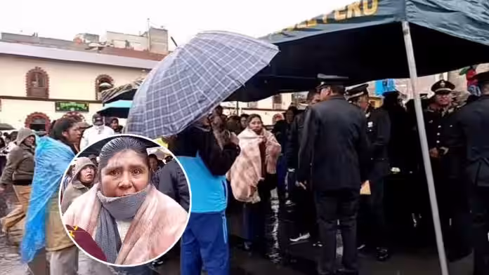 Puno: Padres enfurecidos increparon a las autoridades por hacer desfilar a sus hijos en plena lluvia
