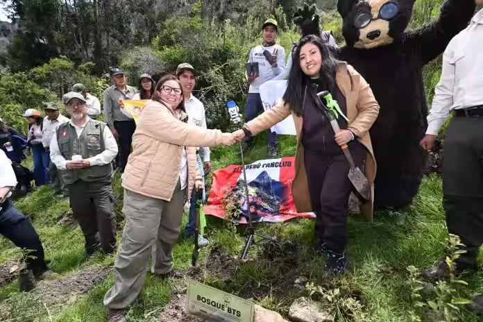 ARMY Perú se suma a campaña de reforestación en Machu Picchu