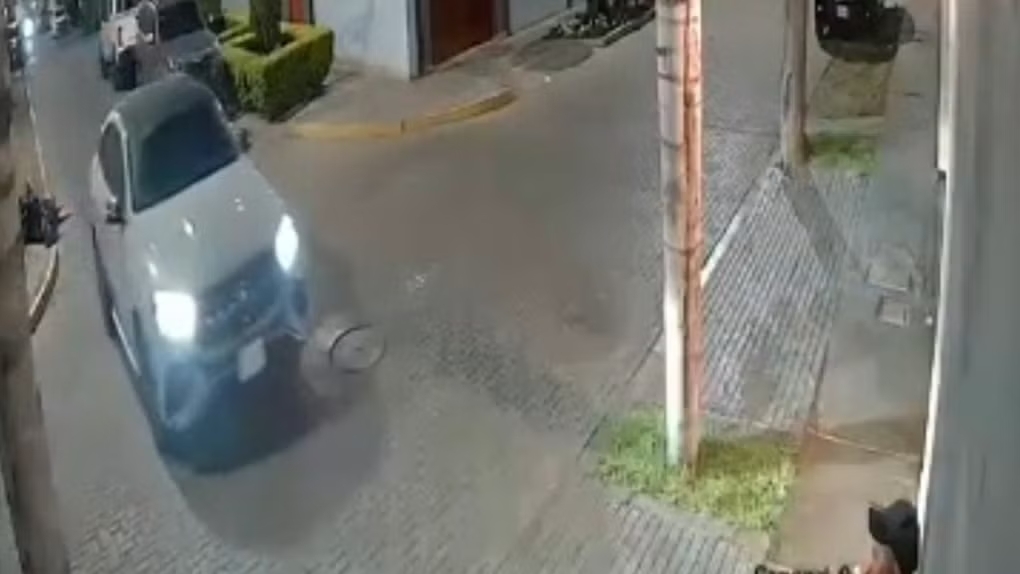 Este fue el momento en el que camioneta conducida por Maricsa Polet Alfaro Cerna aplastó al vigilante quien finalmente falleció.