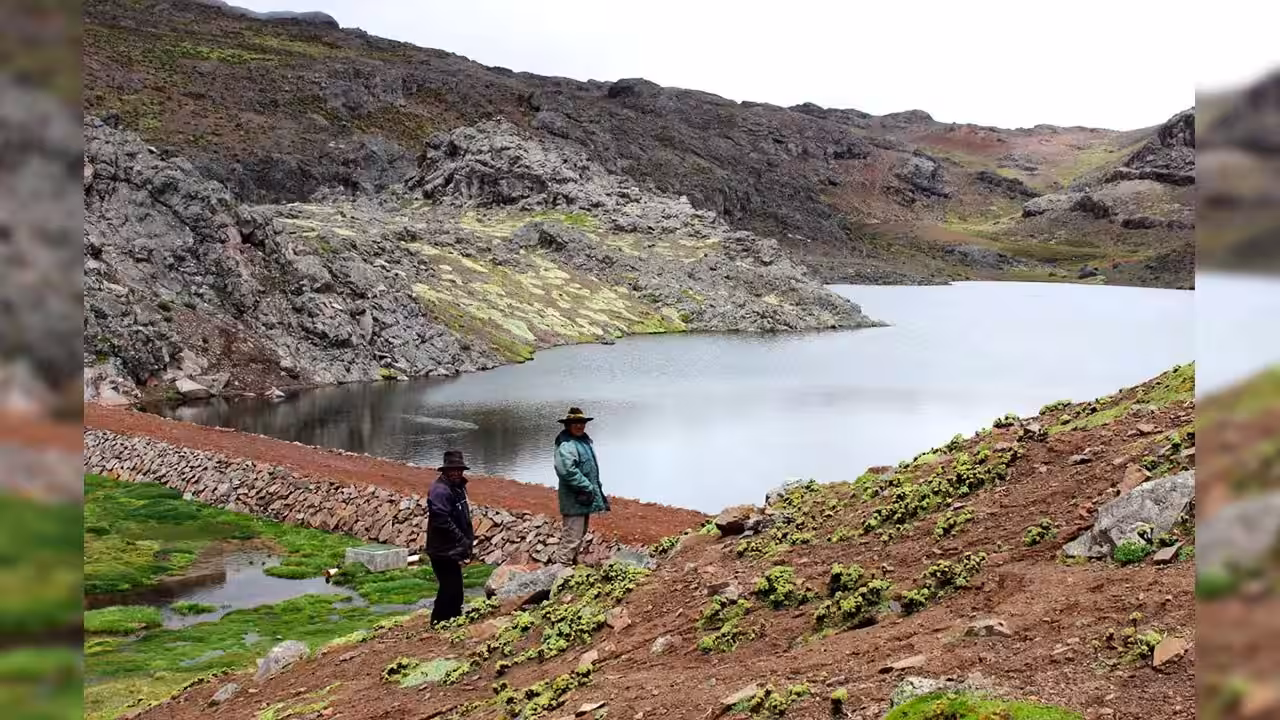 Sabiduría ancestral siembra el agua en las alturas: resistencia andina en la cordillera Chonta