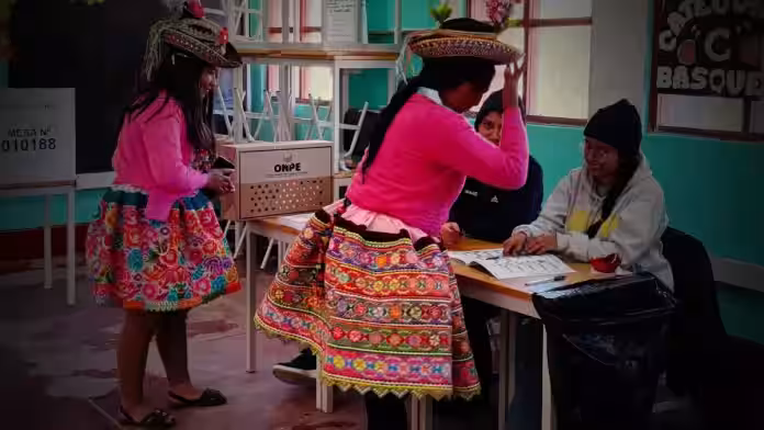 ¿Se está normalizando el racismo como una herramienta política para ganar elecciones en el Perú?