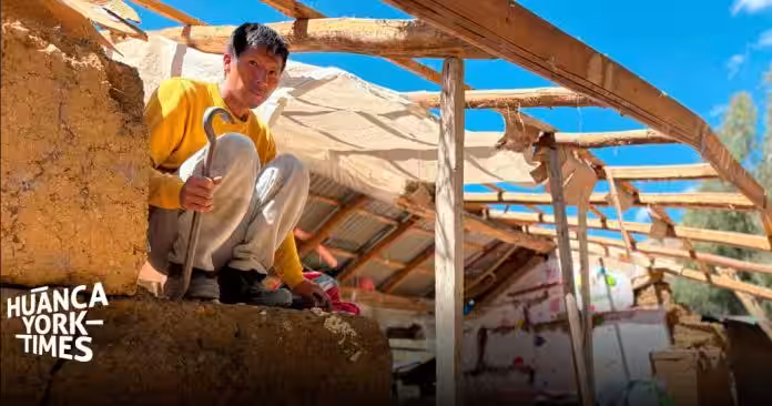 Pumpunya: en el barrio Inay damnificados empiezan a derrumbar sus casas con sus propias manos