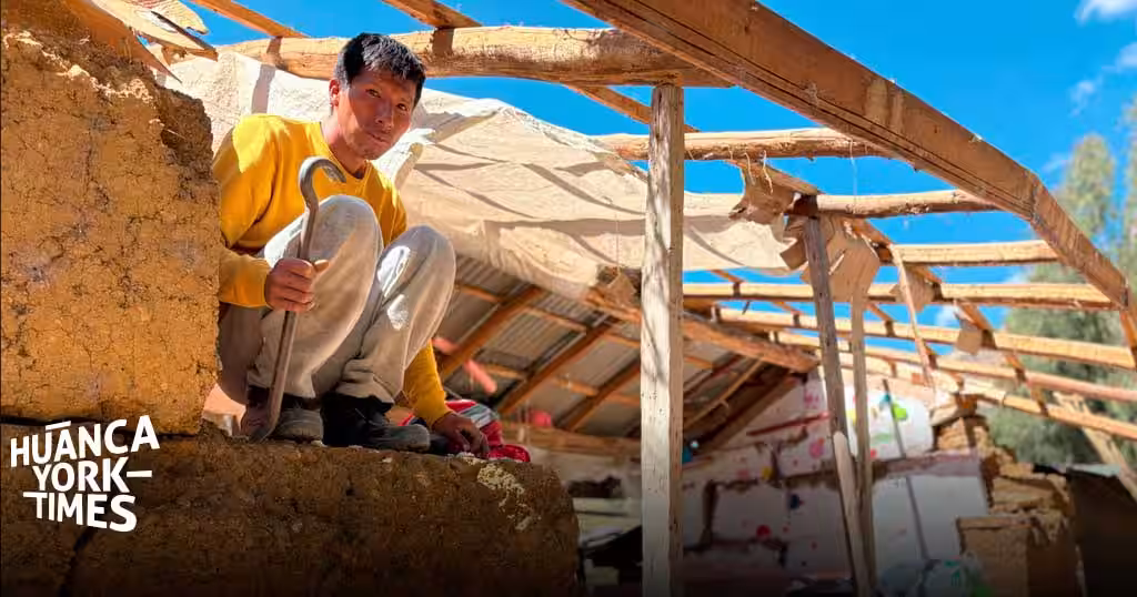Pumpunya: en el barrio Inay damnificados empiezan a derrumbar sus casas con sus propias manos