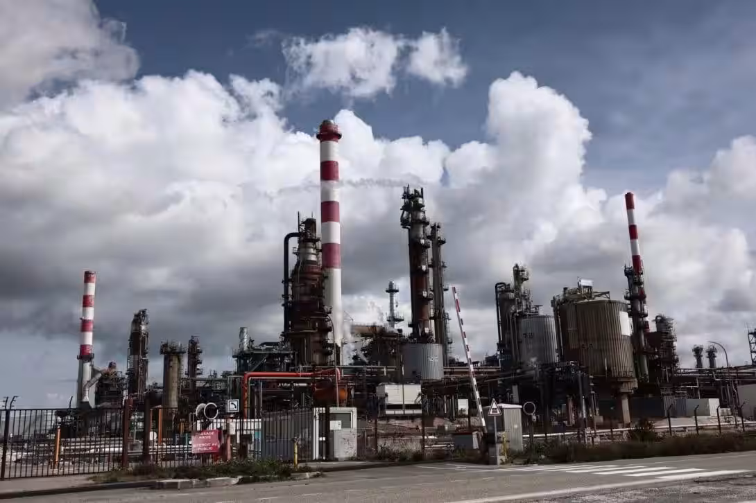 Petróleo supera los US$100 por primera vez desde mayo