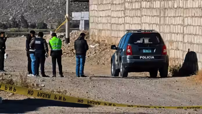 Arequipa: insólito, les roban fusil y pistolas a dos policías dentro de su propio patrullero