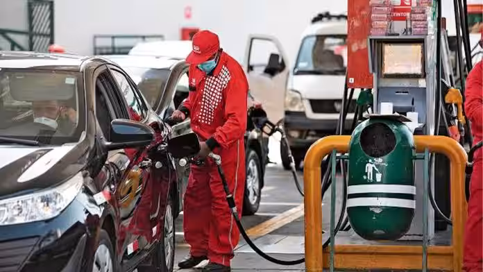 Combustibles siguen presionando la inflación peruana pese a caída en julio