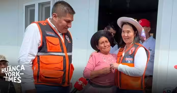 Lluvia de promesas: Keiko ofrece módulos, títulos y viviendas a damnificados del sismo