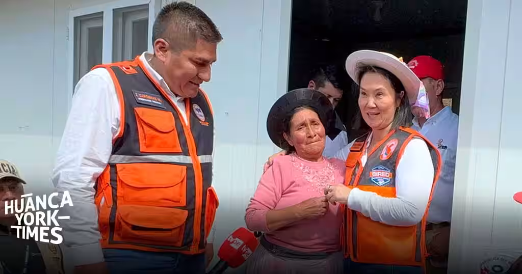 Lluvia de promesas: Keiko ofrece módulos, títulos y viviendas a damnificados del sismo