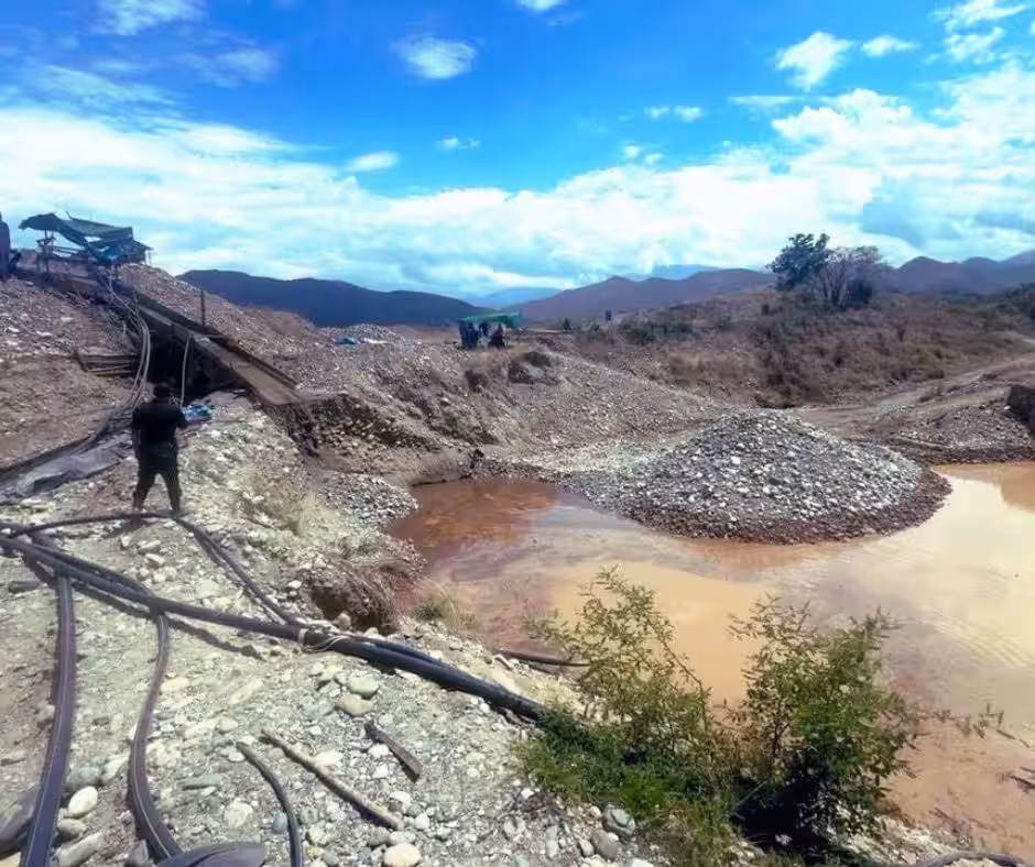 Gobierno declara en emergencia 10 distritos de Cajamarca por minería ilegal