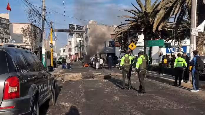 Paro de transporte en Arequipa: bloqueo de vías, plantón y ausencia de servicio público afecta la ciudad (VIDEO)