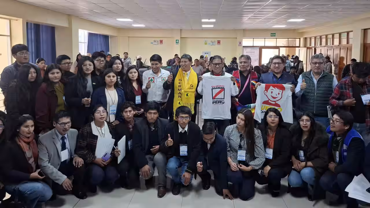 Tienen miedo: Candidatos “favoritos” de San Román faltan a debate juvenil pese a prometer asistencia