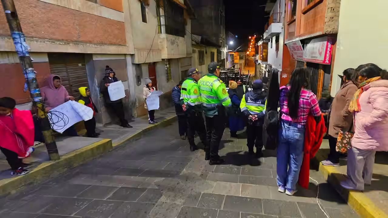 Juliaca: Vecinos alertan que locales nocturnos operan pese a clausura